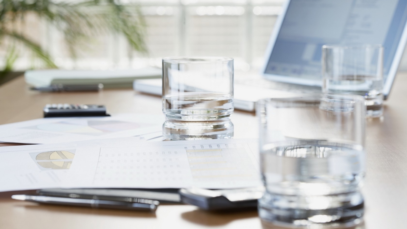 Glass Of Water Laptop - HD Wallpaper 