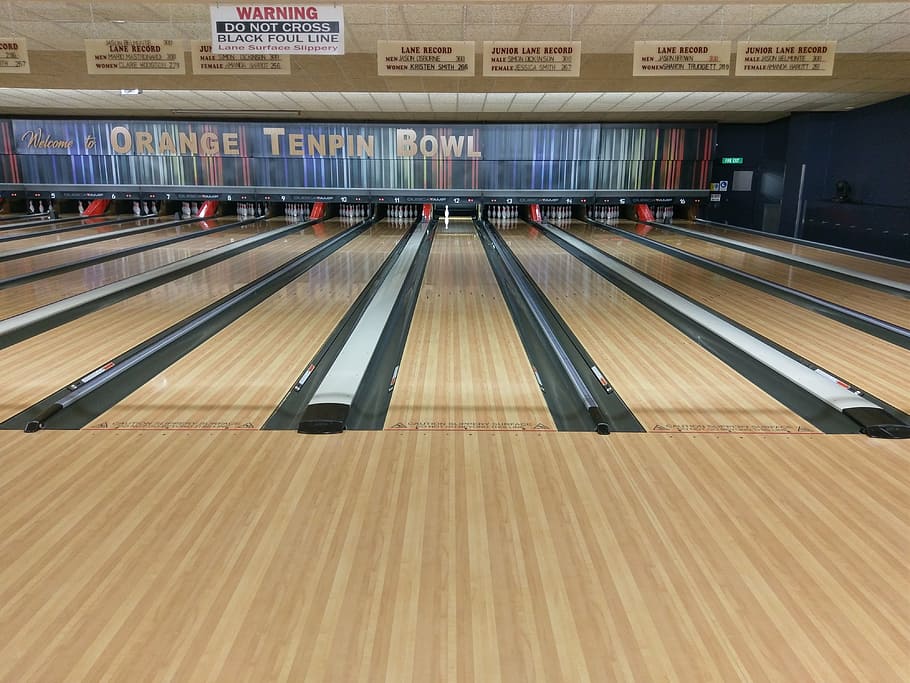 Bowling, Bowling Alley, Lanes, Sport, Indoors, Hardwood, - Things Of The 1900s - HD Wallpaper 