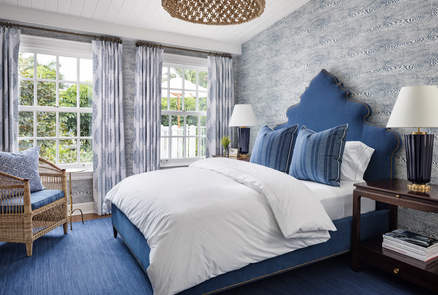 Bedroom With Textured Wallpaper And Blue Accents One - Bedroom - HD Wallpaper 