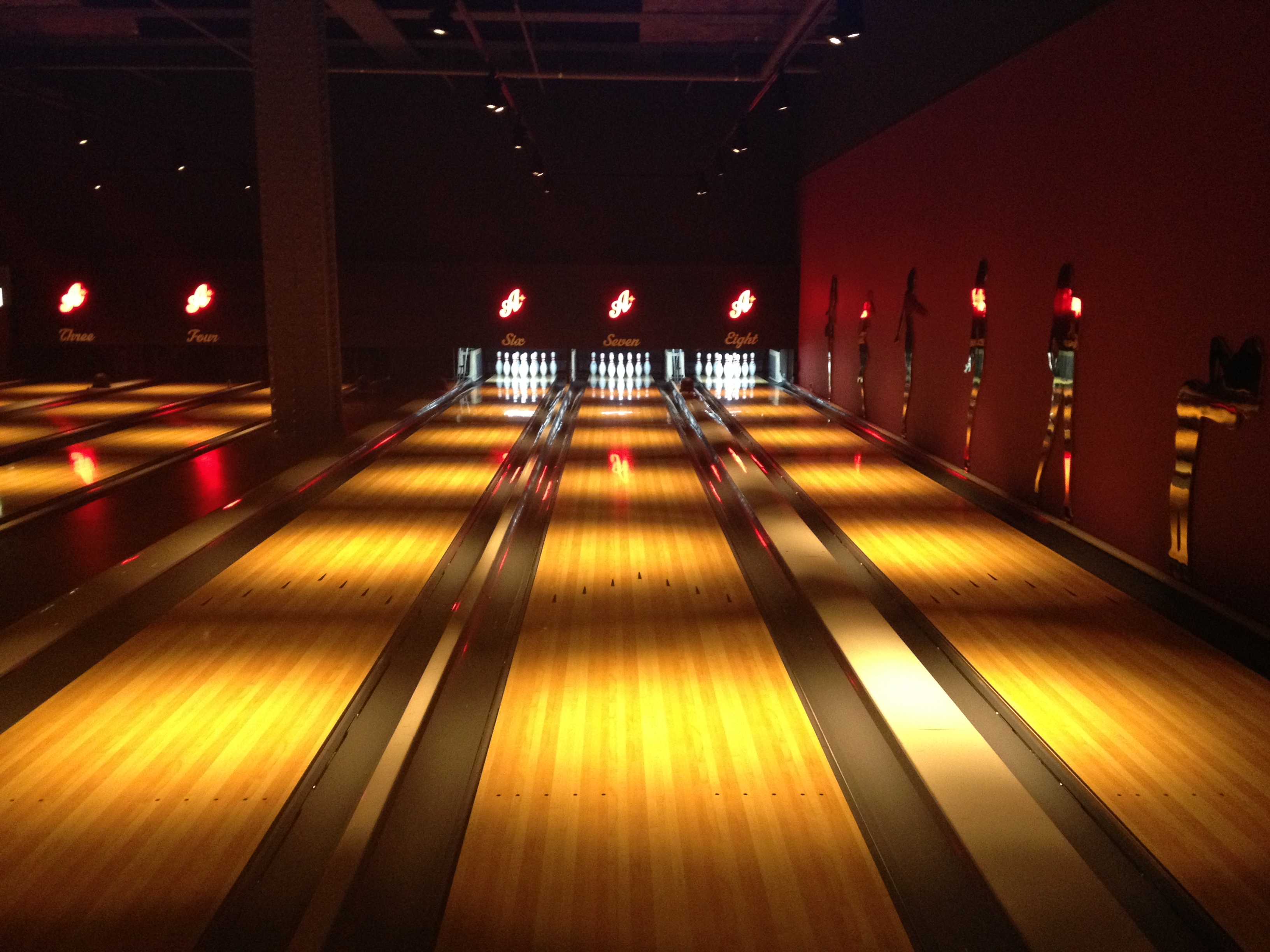 Ten-pin Bowling - HD Wallpaper 