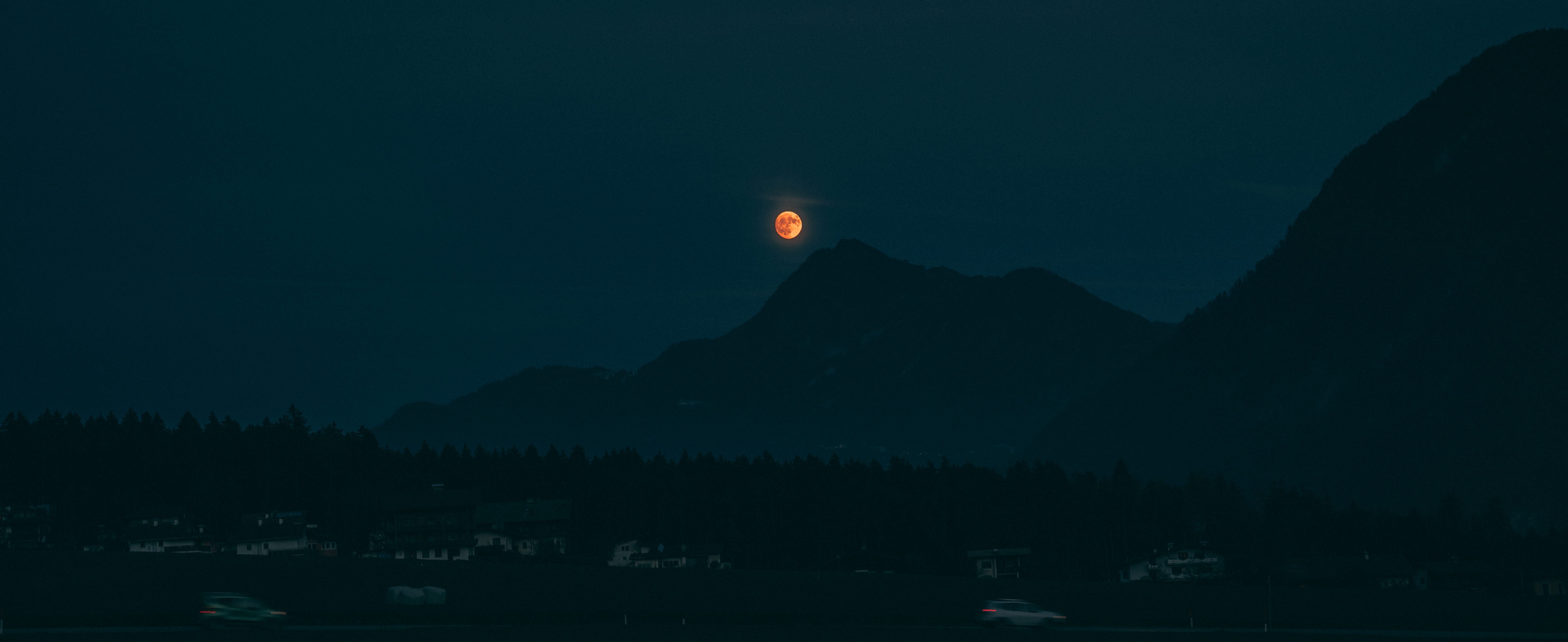 Moon - HD Wallpaper 