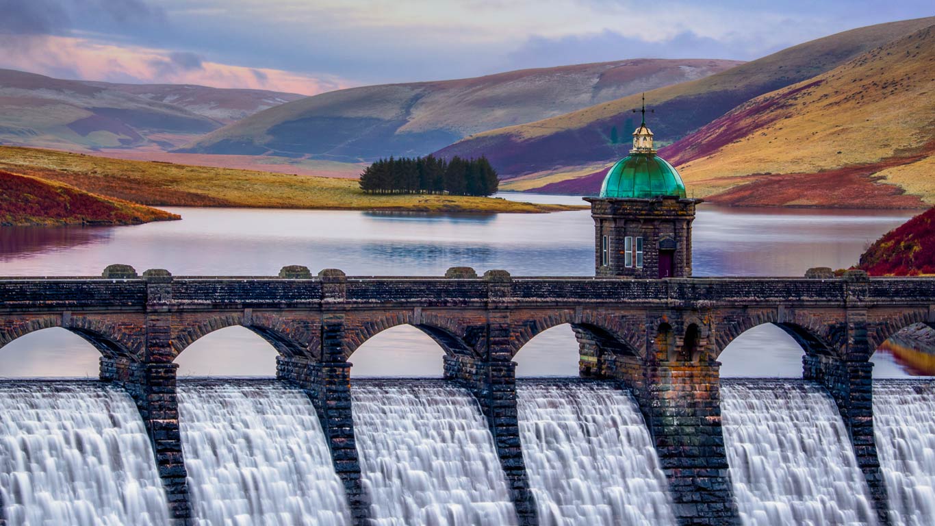 Craig Goch Dam In The Elan Valley, Wales - Craig Goch Dam Wales - HD Wallpaper 