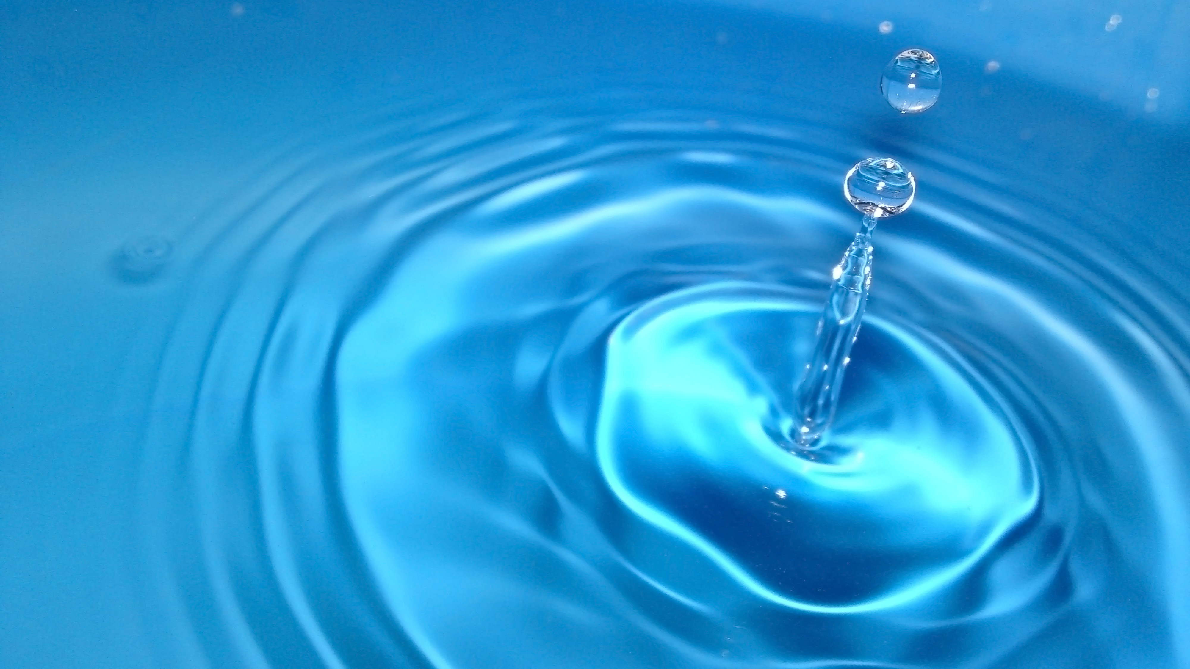 Cool Water Droplet Backgrounds - HD Wallpaper 