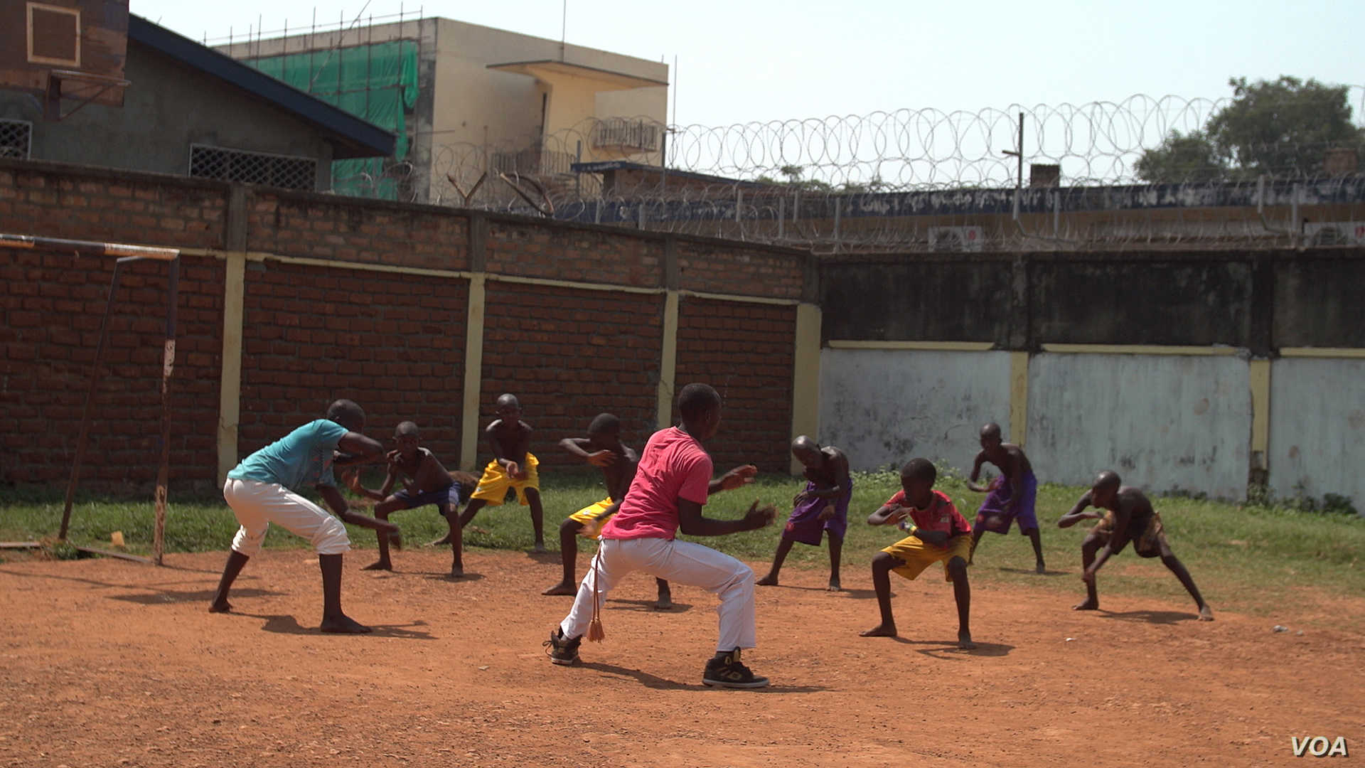A Capoeira Instructor Teaches Orphans The Proper Techniques - Player - HD Wallpaper 