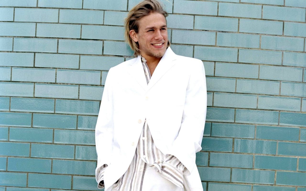 Charlie Hunnam Hd - HD Wallpaper 