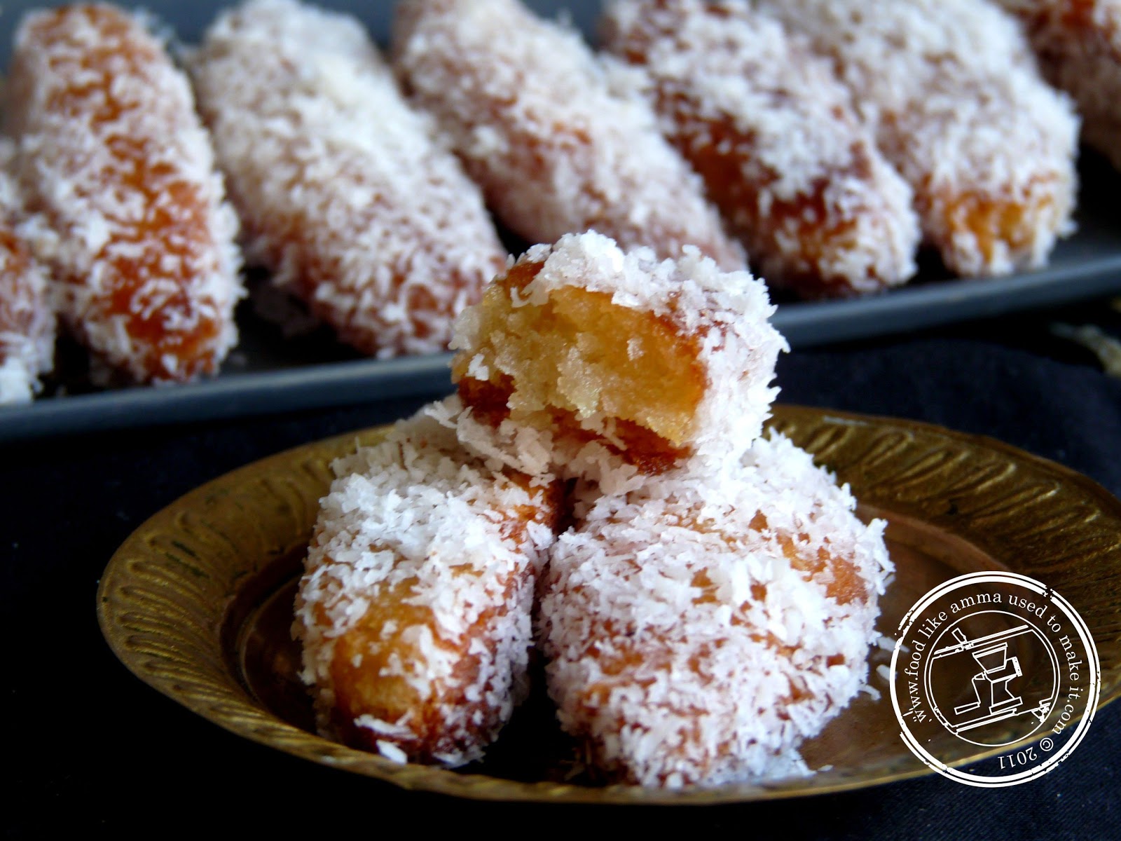 Gulab Jamun With Coconut - HD Wallpaper 