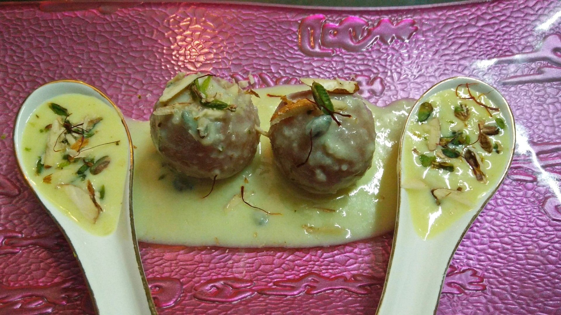 Gulab Jamun With Pineapple Coconut Rabri - Mousse - HD Wallpaper 