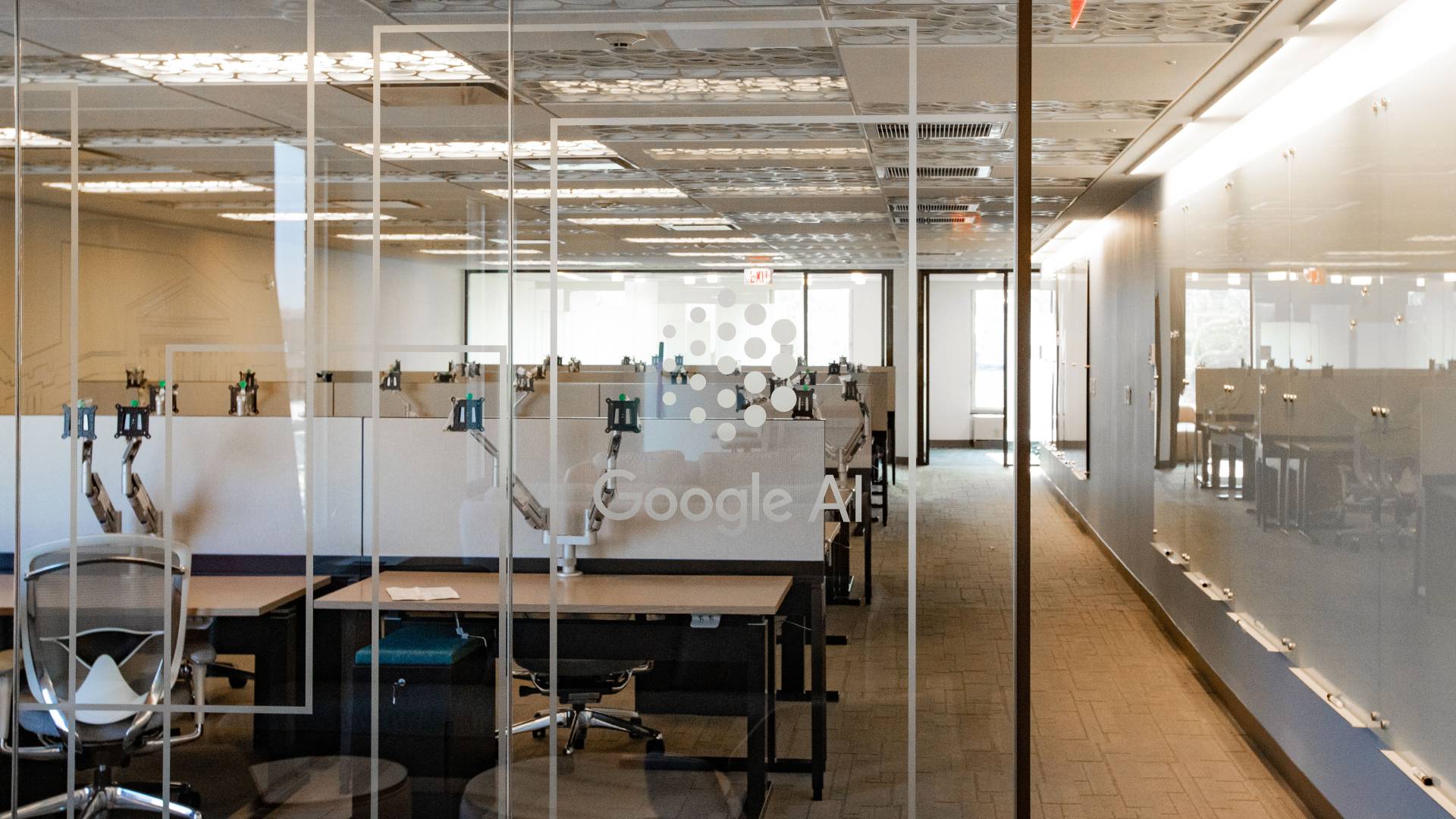 Office Interior With Desks In Open Floor Plan - Google Ai Lab Princeton - HD Wallpaper 