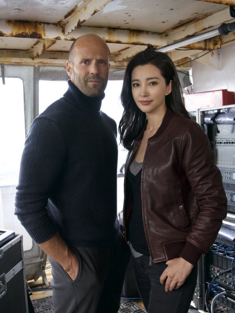 Jason Statham Images The Meg Hd Wallpaper And Background - Jonas Taylor And Suyin - HD Wallpaper 