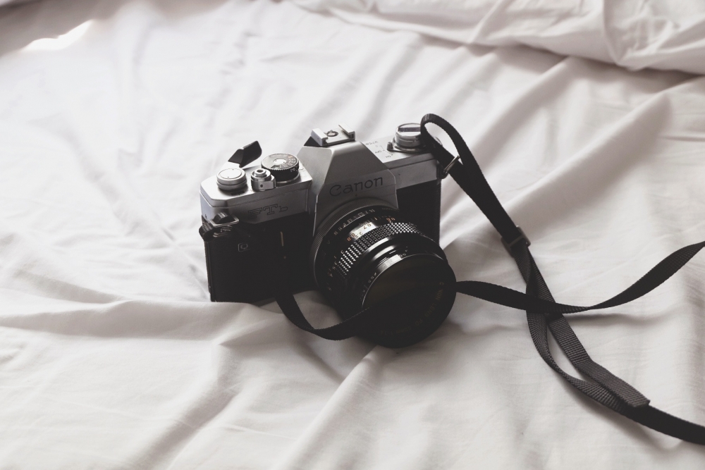 Canon Retro, Camera, Bed - Camera In The Bed - HD Wallpaper 