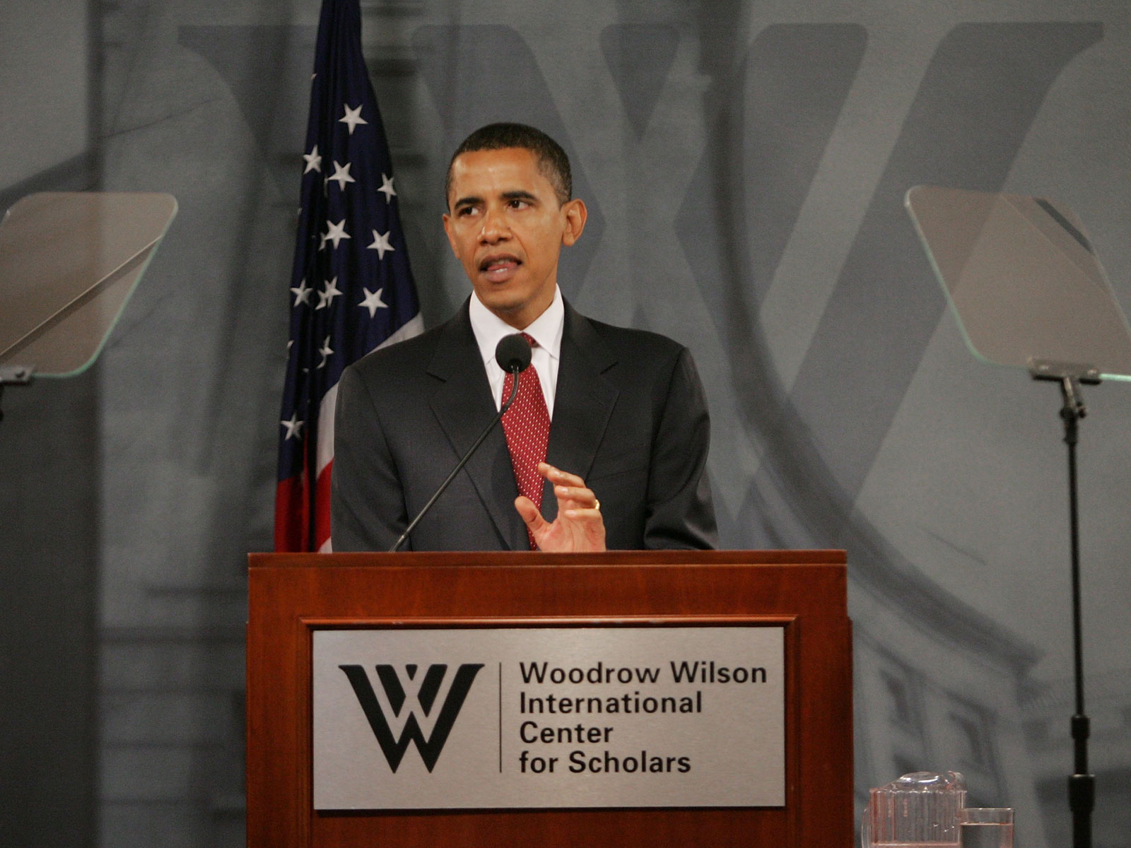 Barack Obama At The Podium - Barack Obama At Podium - HD Wallpaper 