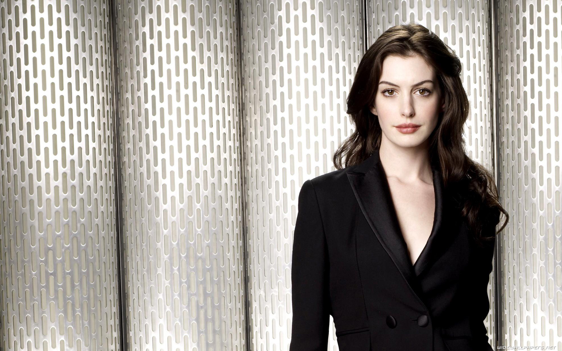 Female Celebrities In Suit - HD Wallpaper 