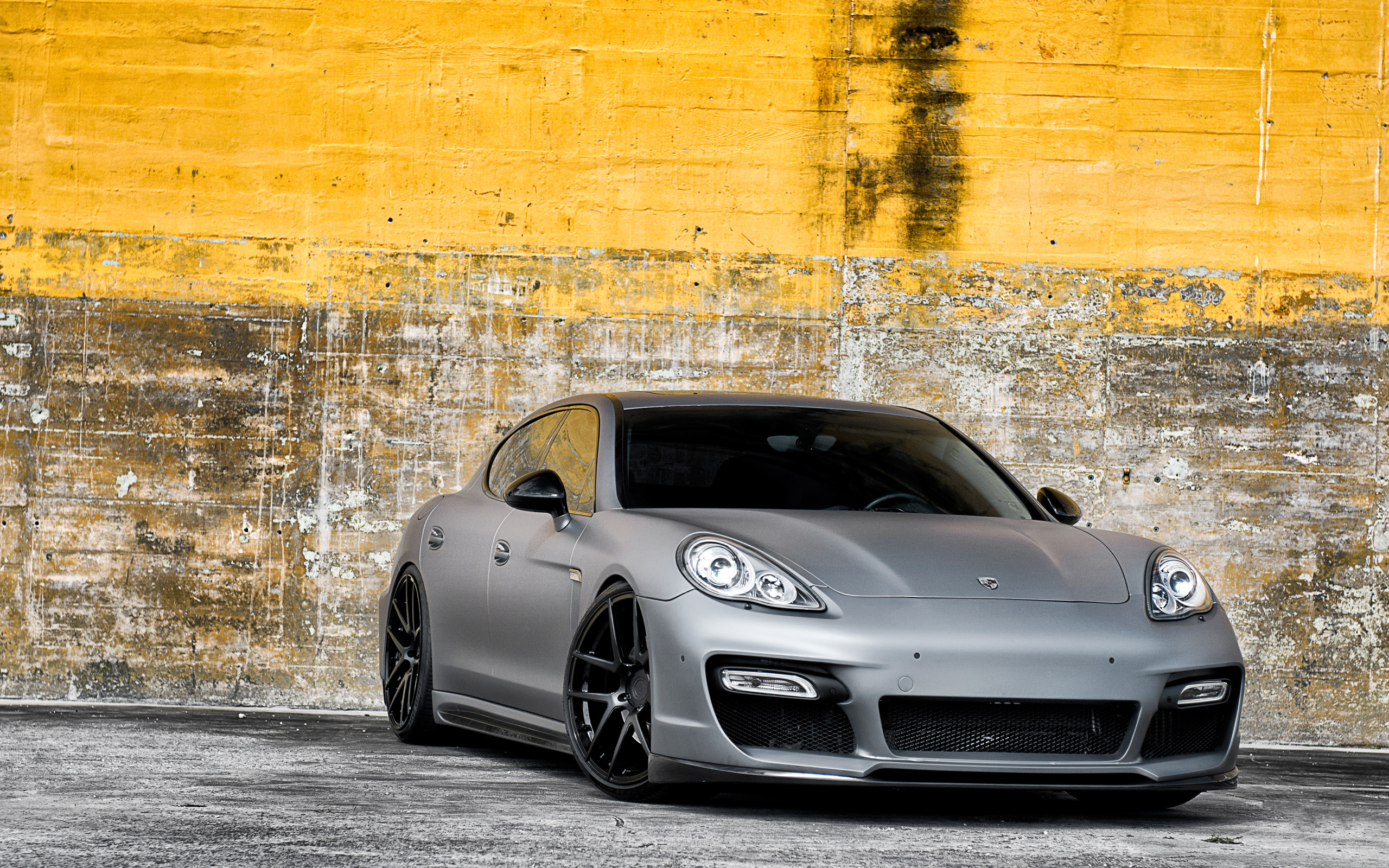 Porsche Panamera Grey Black - HD Wallpaper 