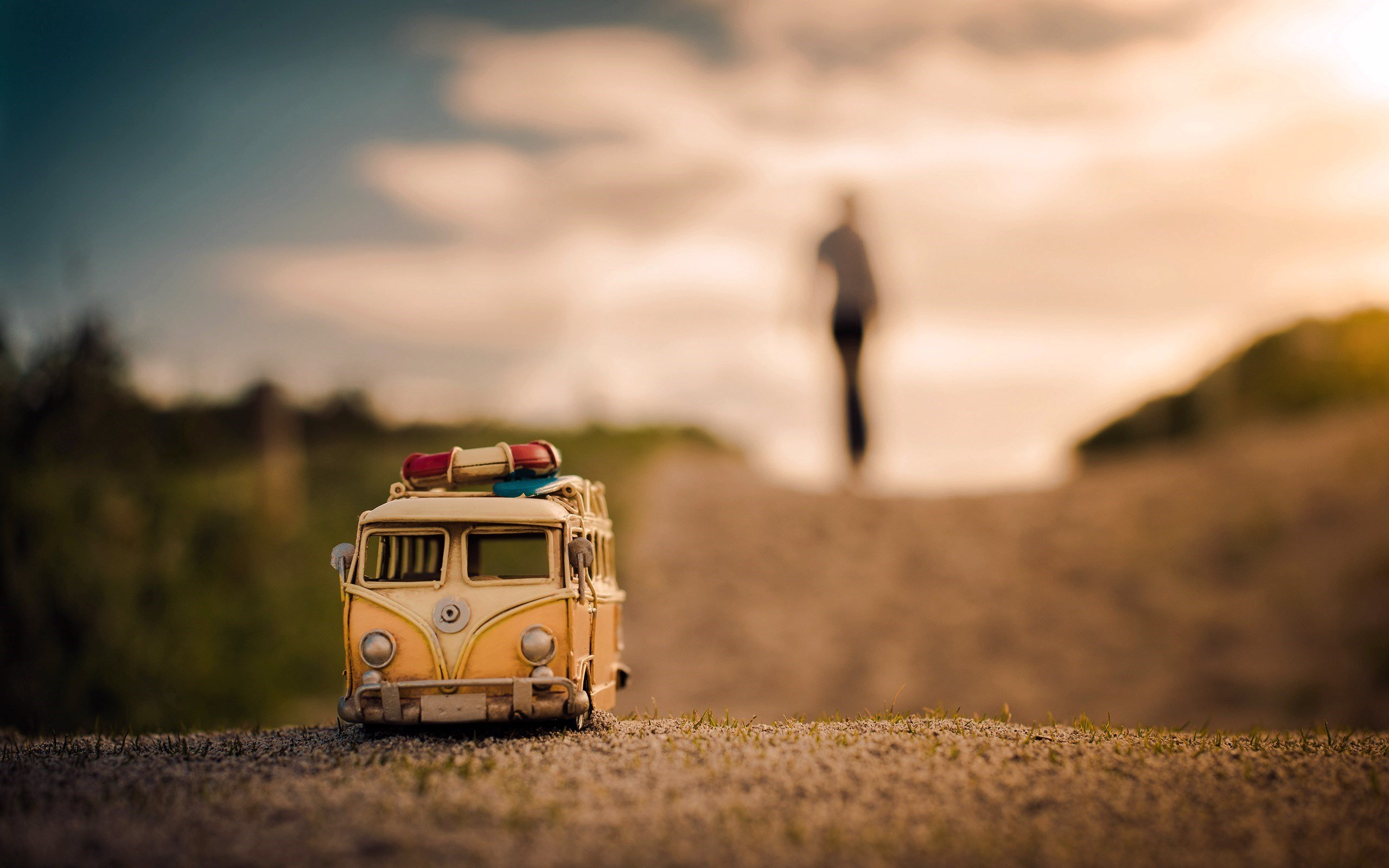 Wait For Me Wallpaper - Miniature 4k Wallpaper Hd - HD Wallpaper 