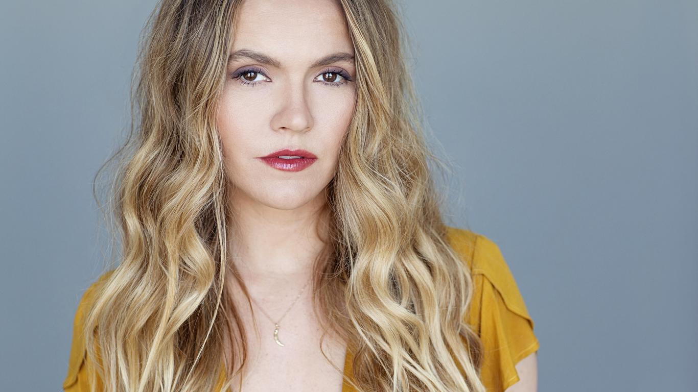 Lulu Brud Images With Terry Donovan In Bed - HD Wallpaper 