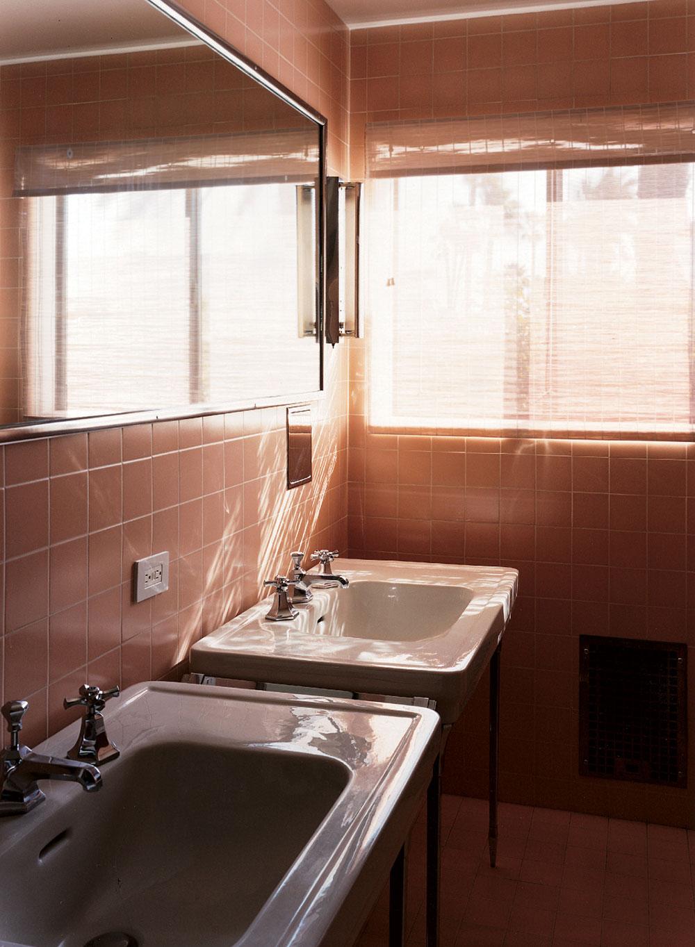 Frank Sinatra’s Master Bathroom - Frank Sinatra House Interior - HD Wallpaper 