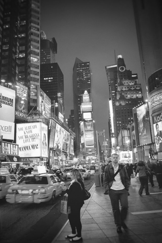 New York Street Night City Dark Bw Vignette Iphone - Times Square - HD Wallpaper 