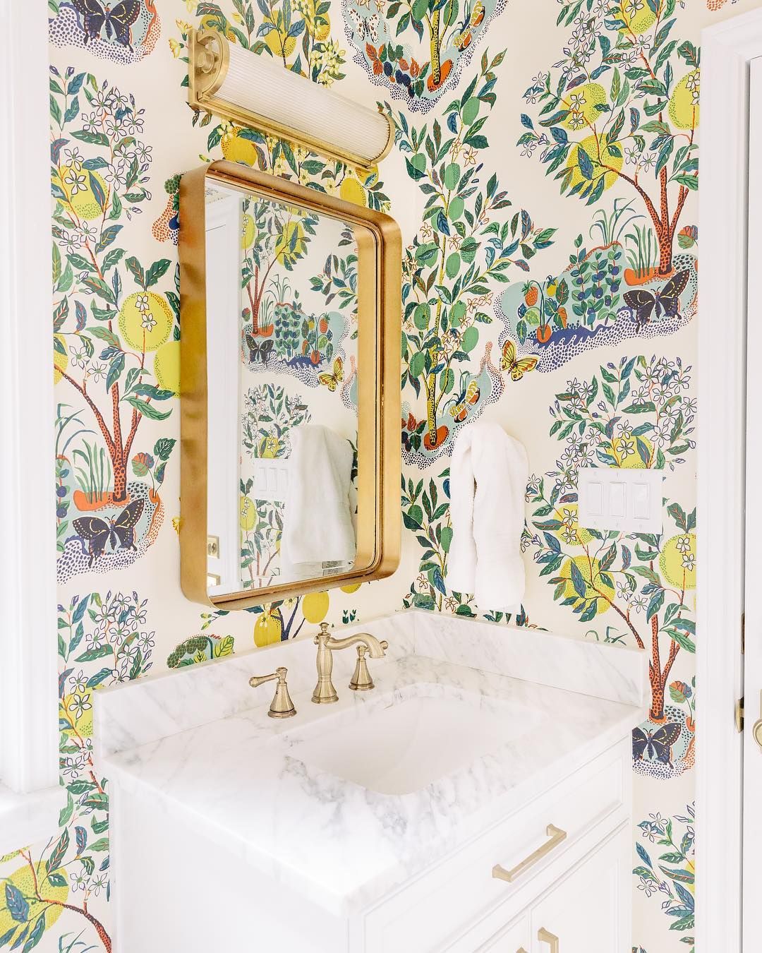 Schumacher Citrus Garden Wallpaper Bathroom - HD Wallpaper 
