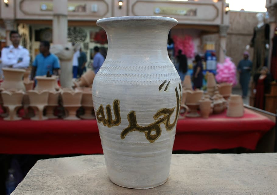 Vase - HD Wallpaper 