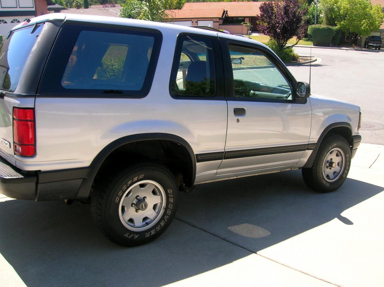 Mazda Navajo Wallpaper Hd - Mazda Navajo Silver - HD Wallpaper 