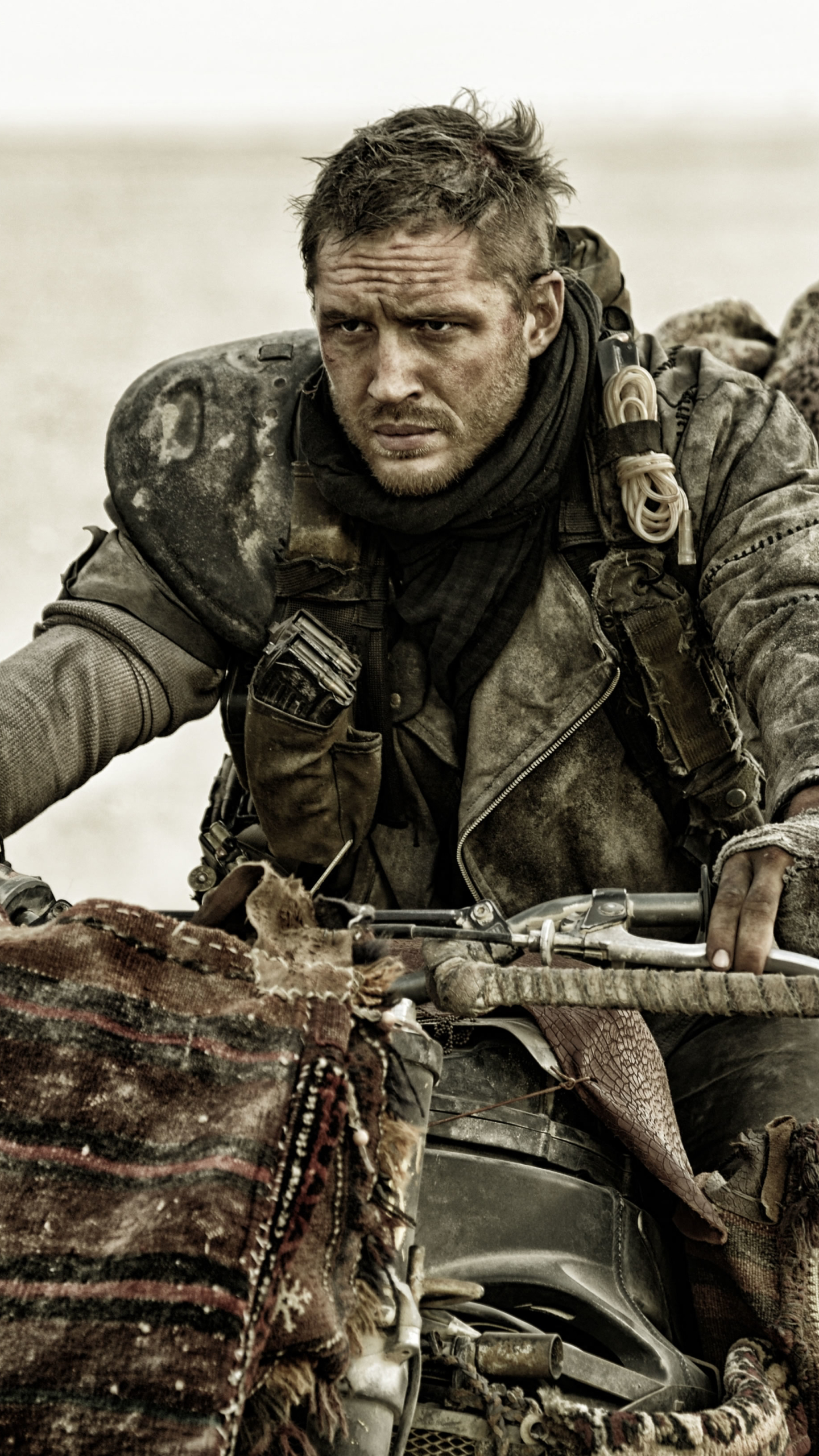 Mad Max Fury Road Tom Hardy Shemagh - HD Wallpaper 