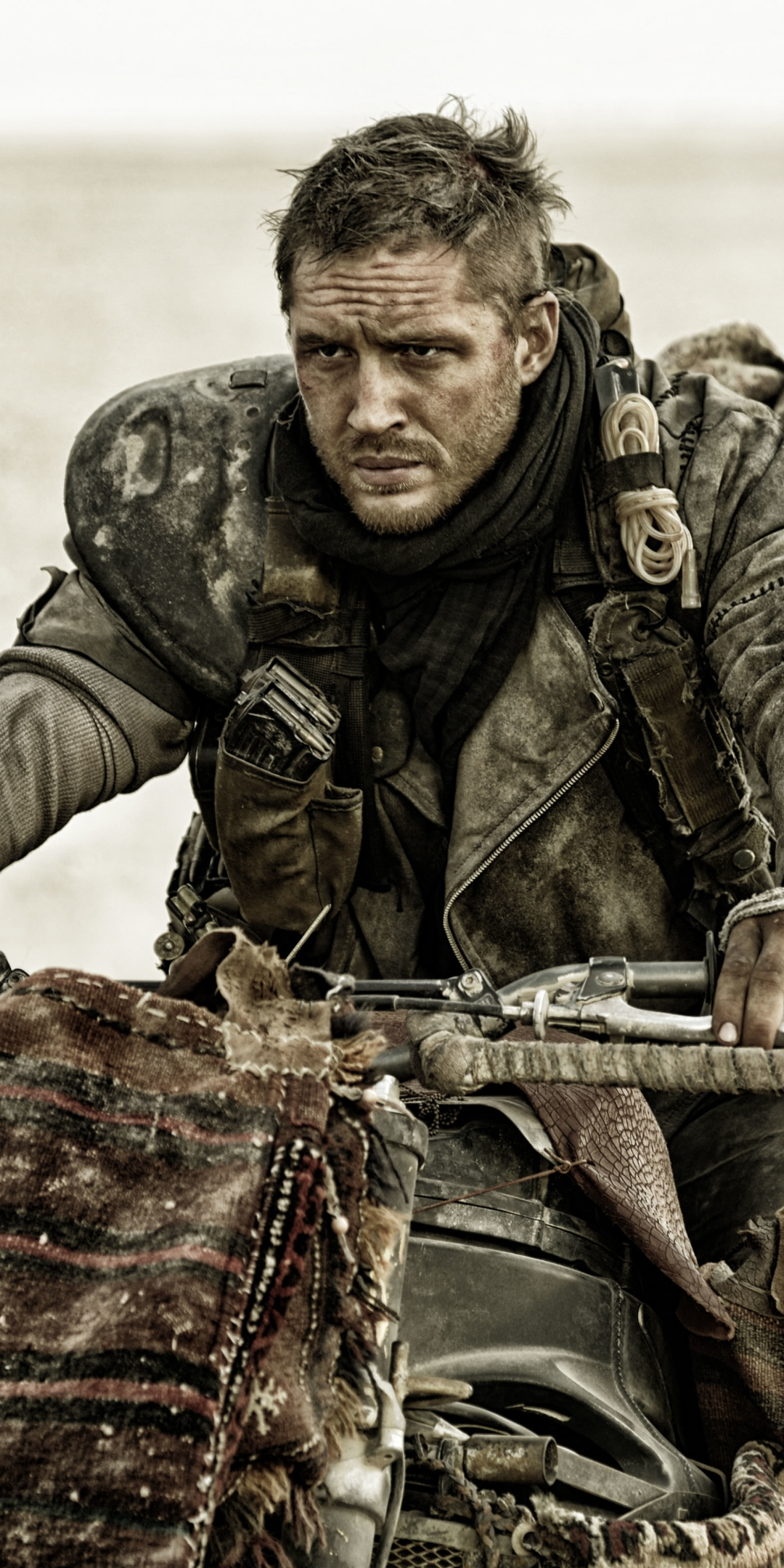 Mad Max Fury Road Tom Hardy Shemagh - HD Wallpaper 