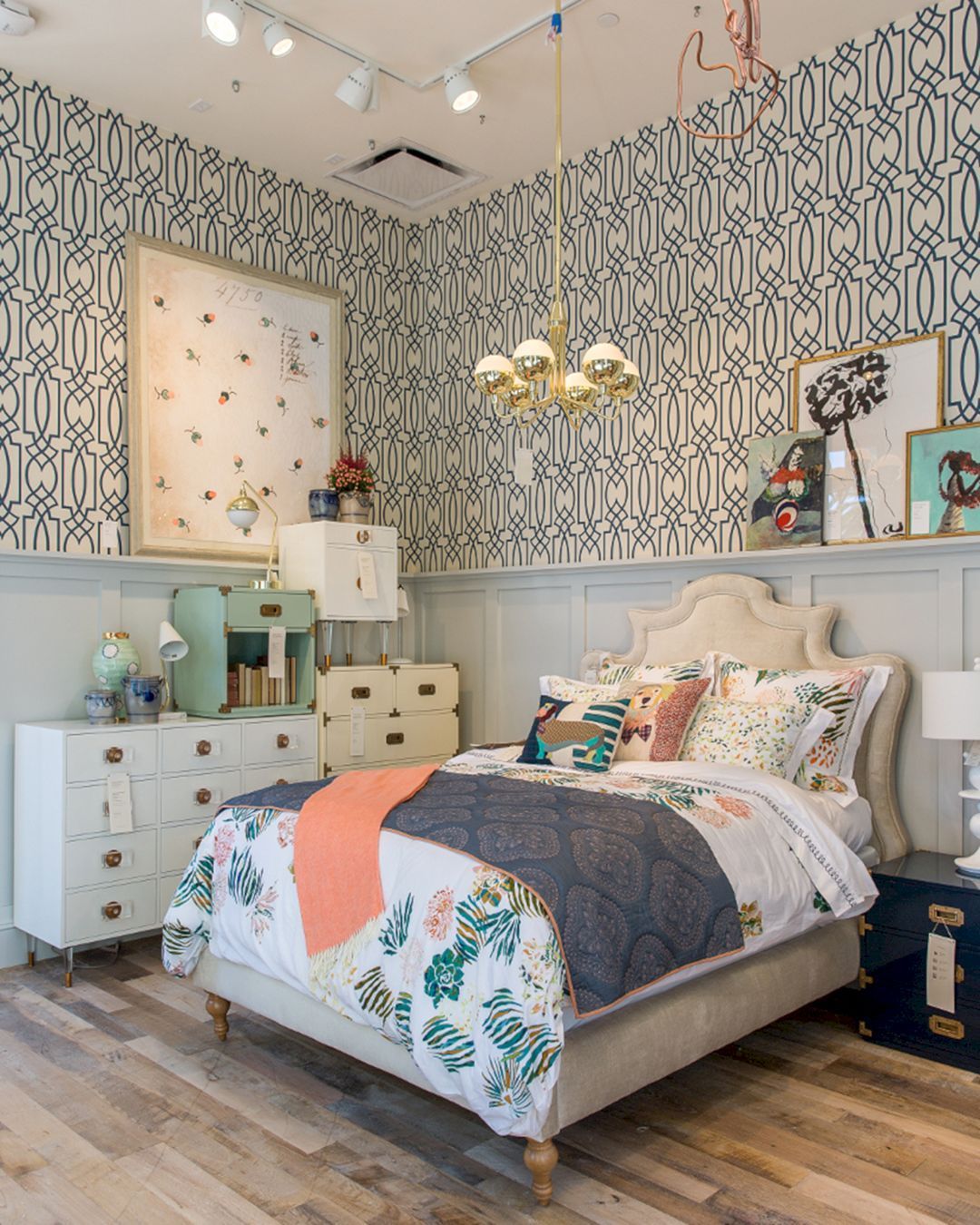 Anthropologie Bedding In Store - HD Wallpaper 
