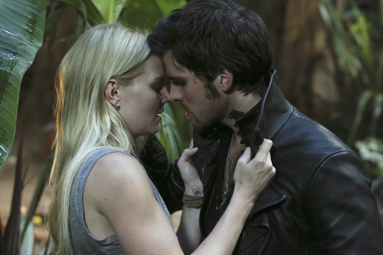 Jennifer Morrison, Colin O Donoghue - Once Upon A Time Season 3 Emma - HD Wallpaper 