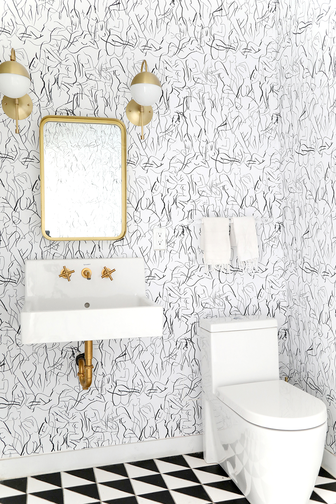 Chasing Paper Lady Body Wallpaper - Pink Bathroom - HD Wallpaper 