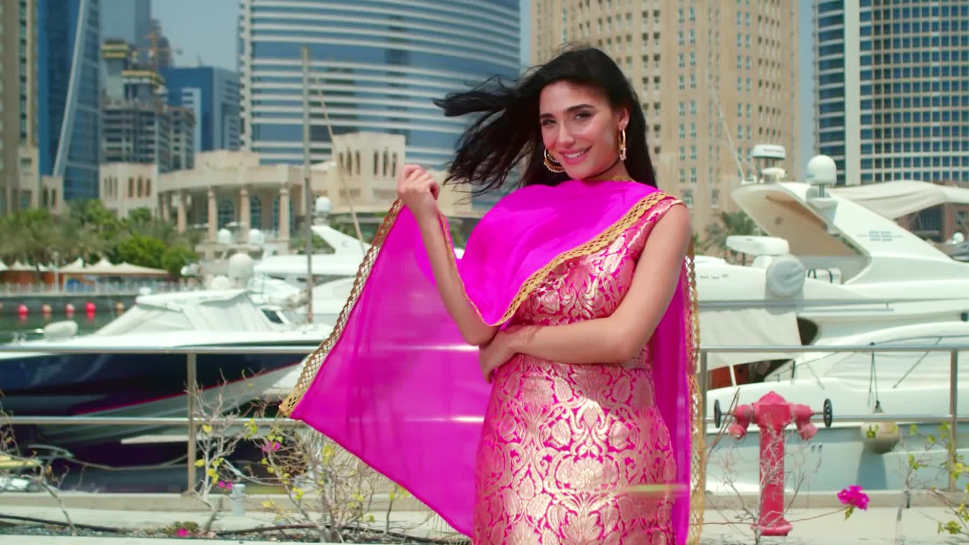 Suit Punjabi Song Model Hola Halina Hd Desktop Wallpaper - Suit Punjabi Song Download - HD Wallpaper 