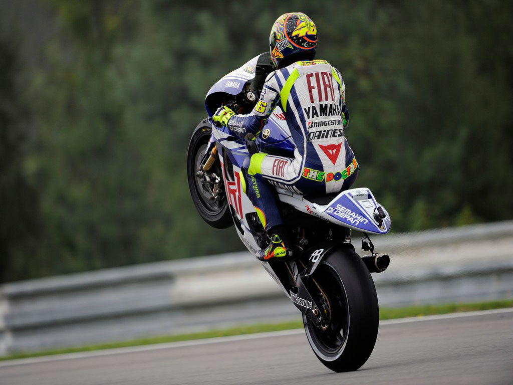 Valentino Rossi Wallpaper Jumping Hd - Valentino Rossi Bike Stills - HD Wallpaper 