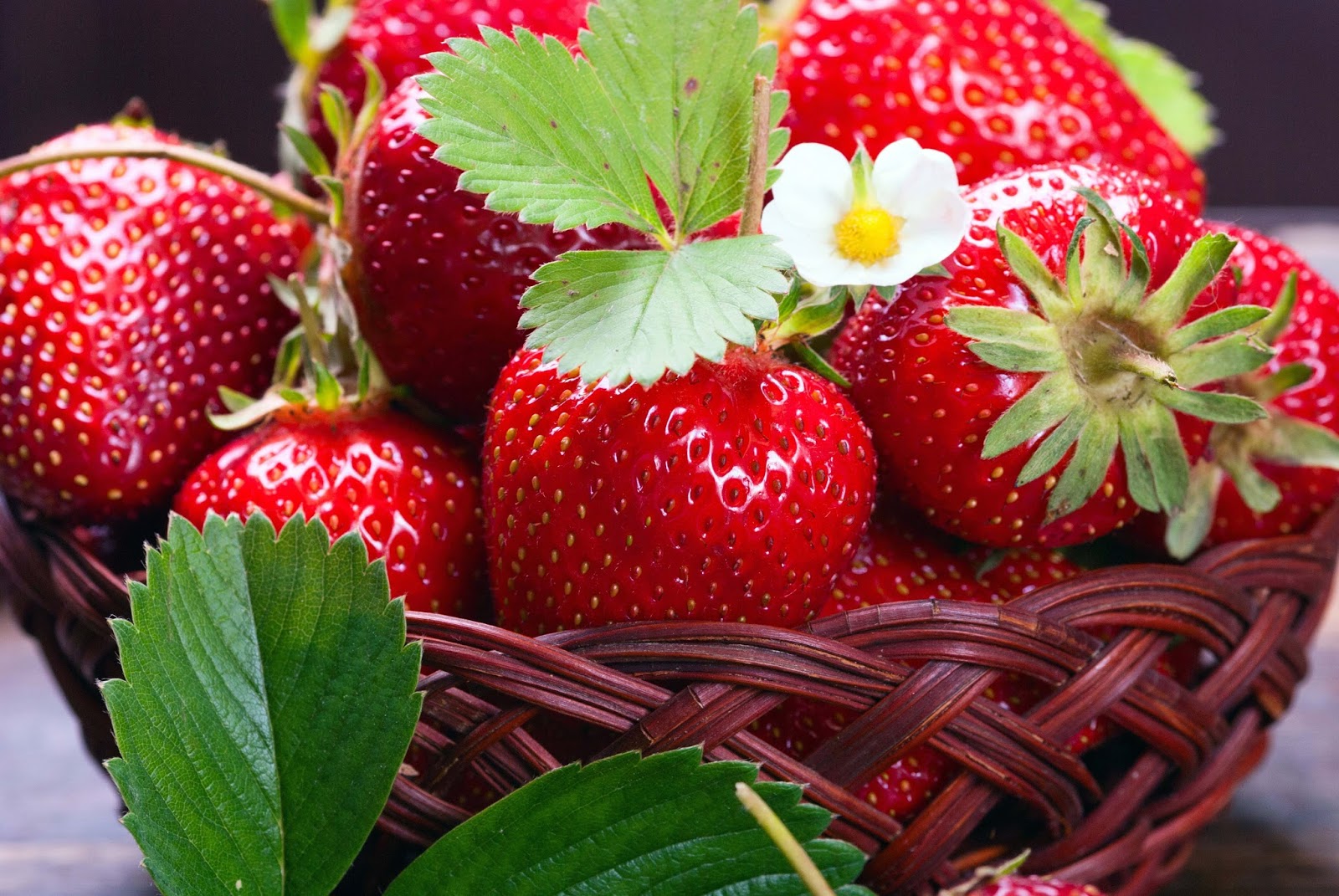 Strawberry Pics Images Hd - Mix Fruits Wallpaper Hd Hd - HD Wallpaper 