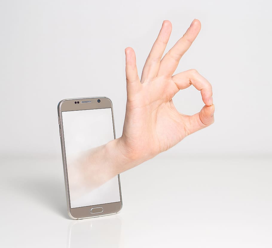 Silver Samsung Galaxy S6 Displaying 3d Hand, Fingers, - Good Fingers - HD Wallpaper 