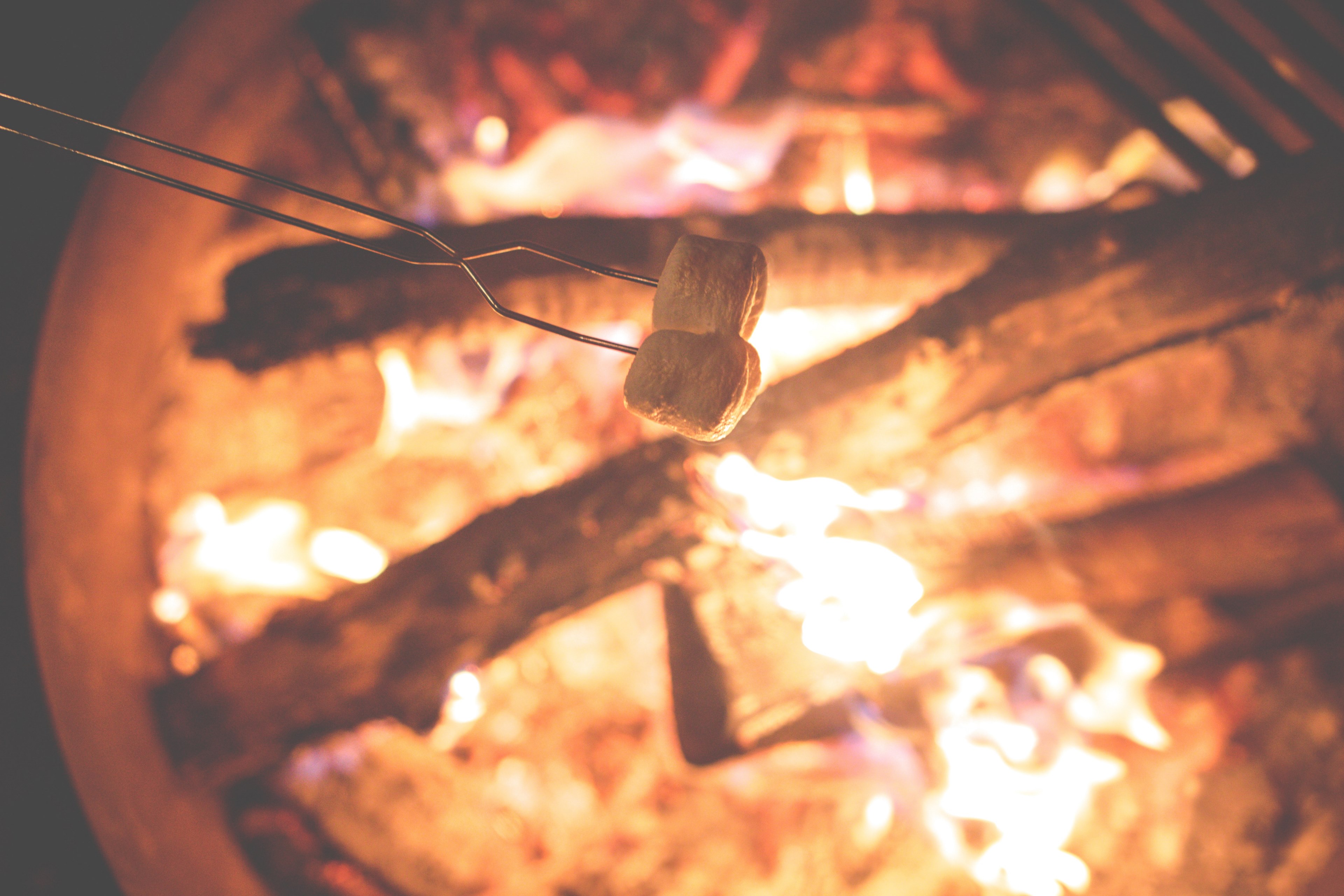 S Mores Campfire Background - HD Wallpaper 