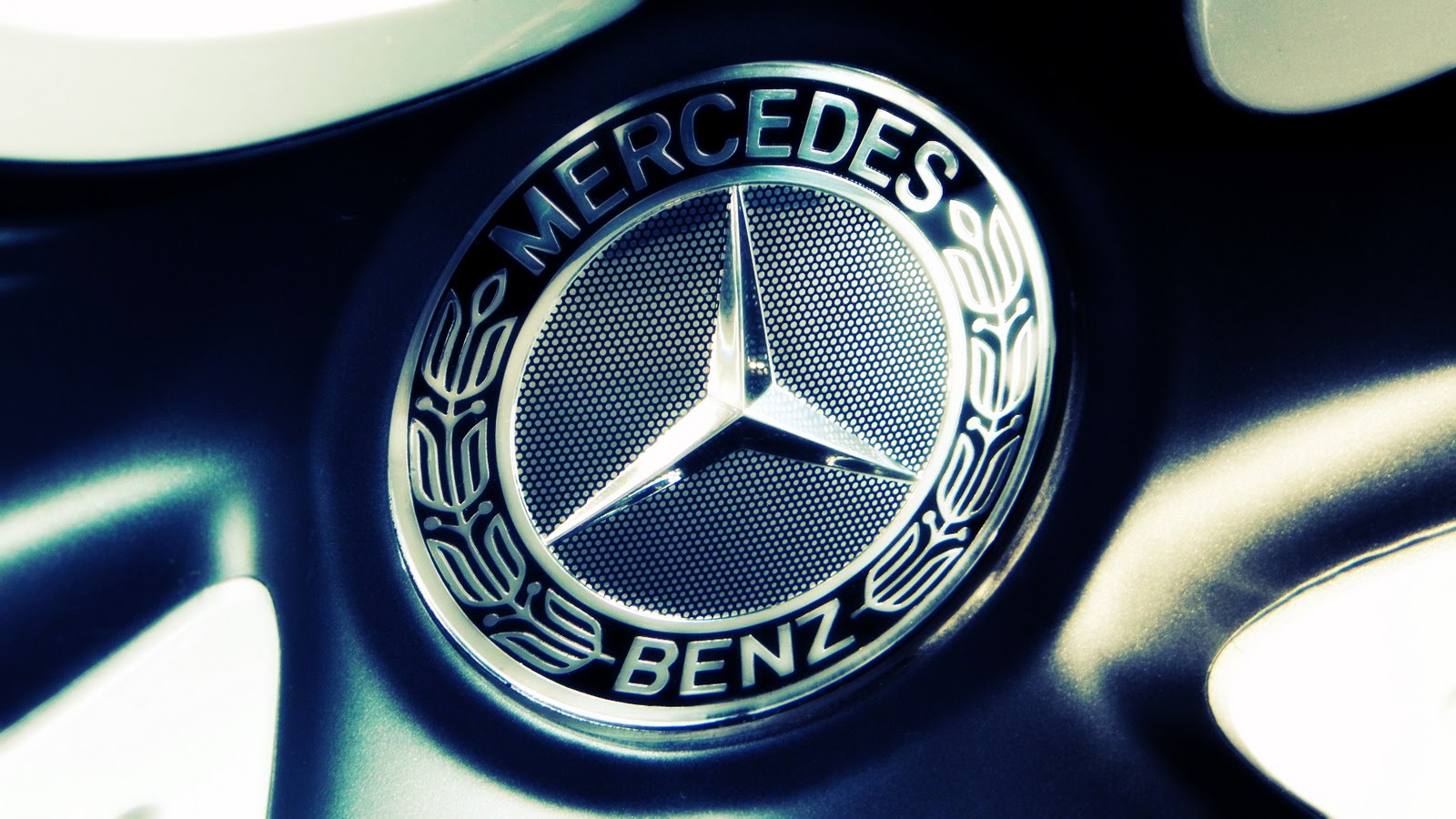 Mercedes Benz Logo Wallpaper 1080p Hd Wallpaper Benz Logo 1600x900 Wallpaper Teahub Io