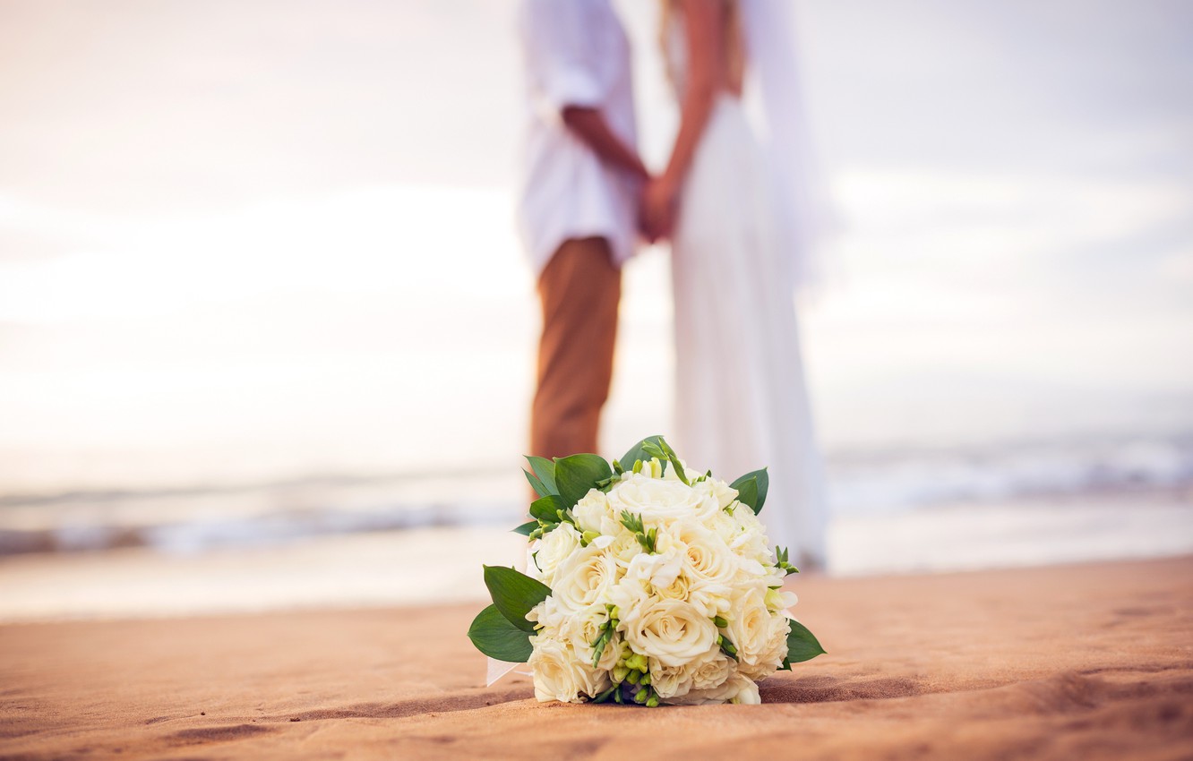 Photo Wallpaper Beach, Sea, Flowers, Couple, Bouquet, - Wedding Обои - HD Wallpaper 