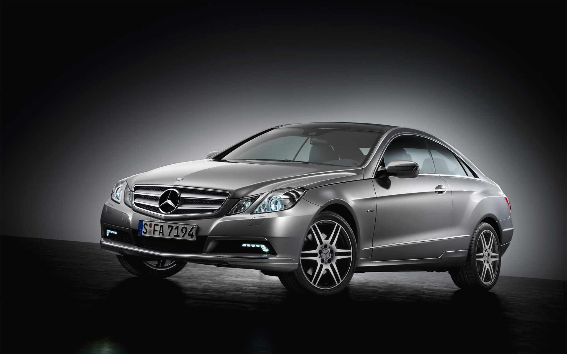 Nice Mercedes Wallpaper Hd - Mercedes Benz E Class - HD Wallpaper 