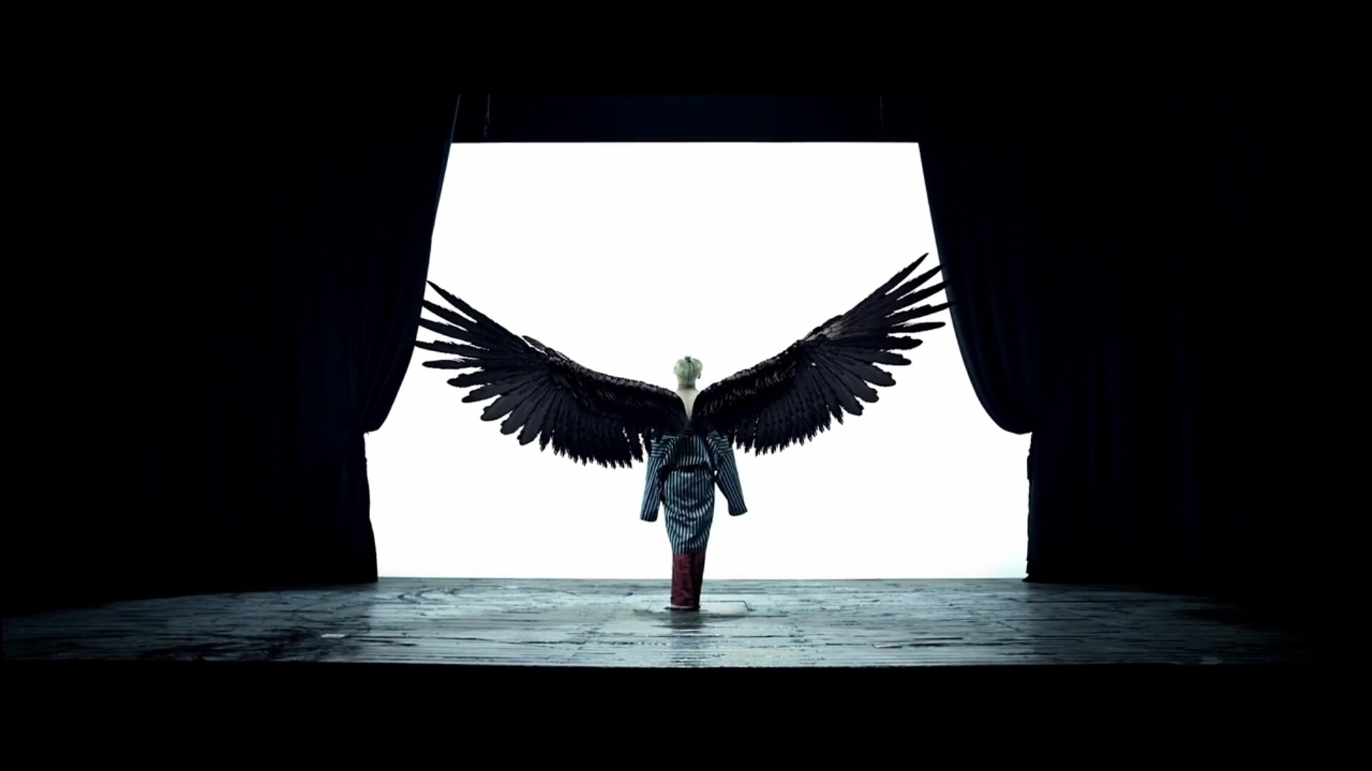 Wings Desktop Wallpapers Source Â - Bts V Wings - HD Wallpaper 