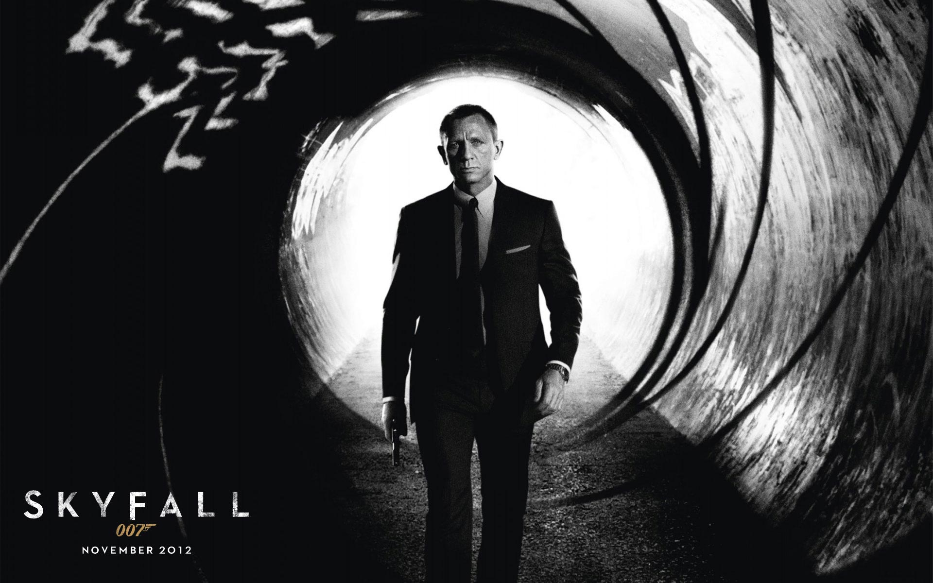 Skyfall James Bond Wallpaper - Daniel Craig James Bond Intro - HD Wallpaper 