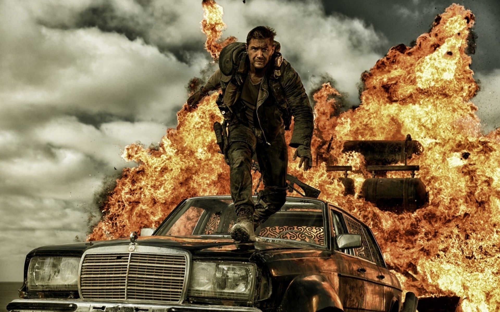 Movies Vehicle Car Flame Transportation System Man - Tom Hardy Mad Max - HD Wallpaper 