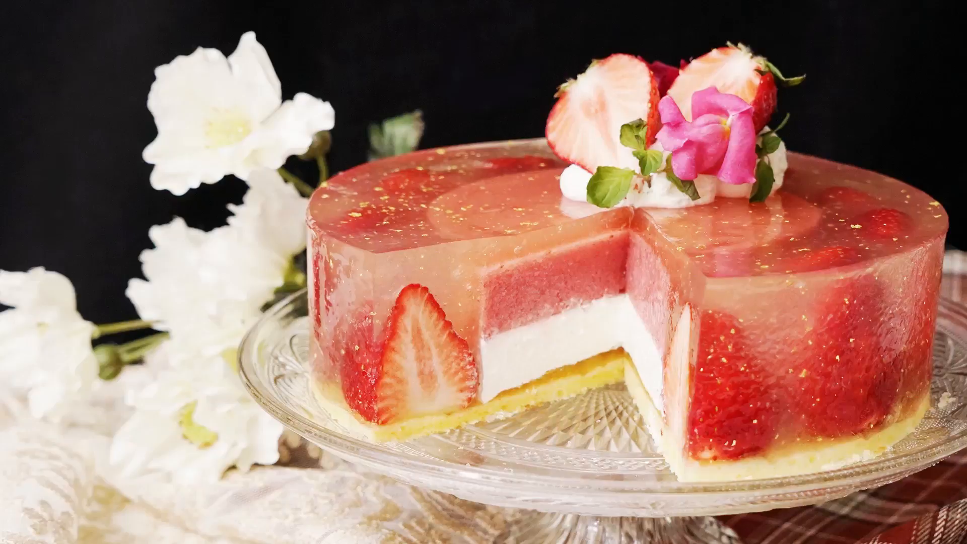 Luxury Strawberry Jelly Cake - HD Wallpaper 