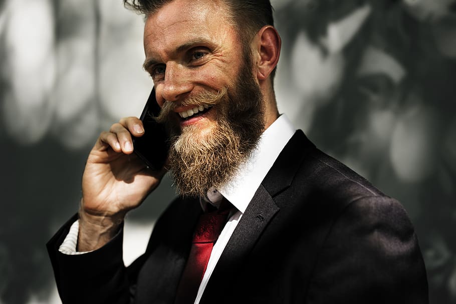 Men S Wearing White And Black Suit Jacket Holding Phone, - Differents Style De Barbe - HD Wallpaper 