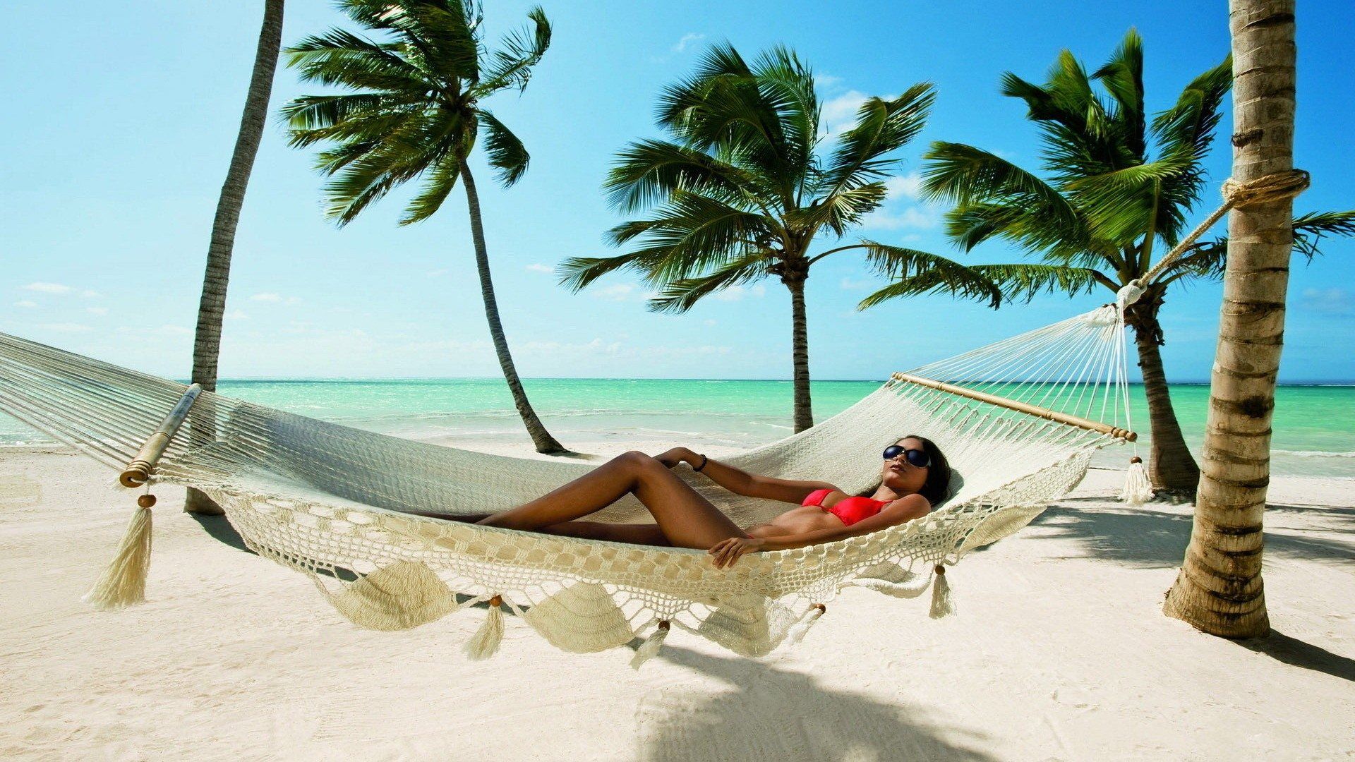 Woman Beach Hammock Hd - HD Wallpaper 