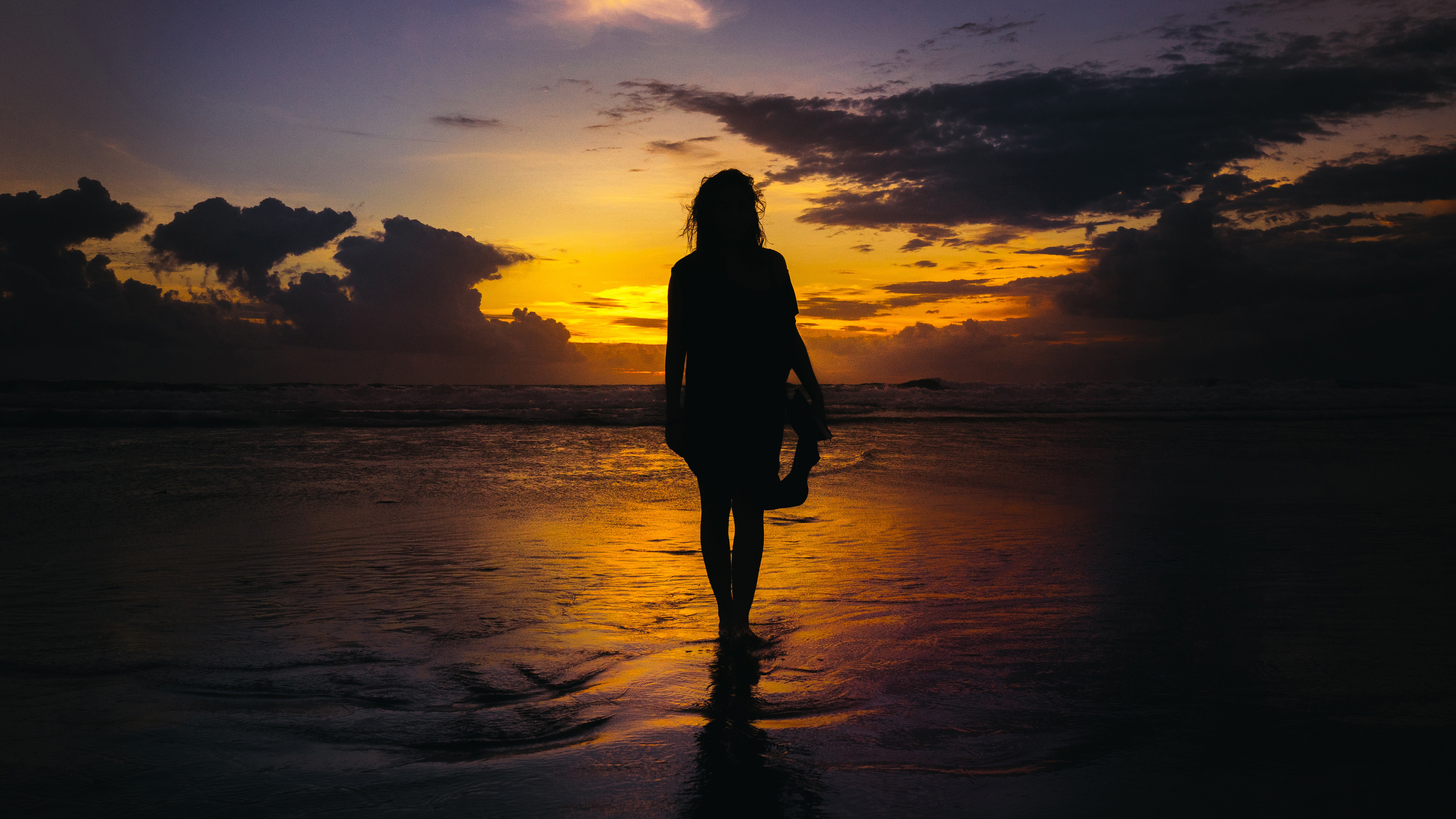 Beach Girl Silhouette 5k Wallpapers - Silhouette Girl Beach Sunset - HD Wallpaper 