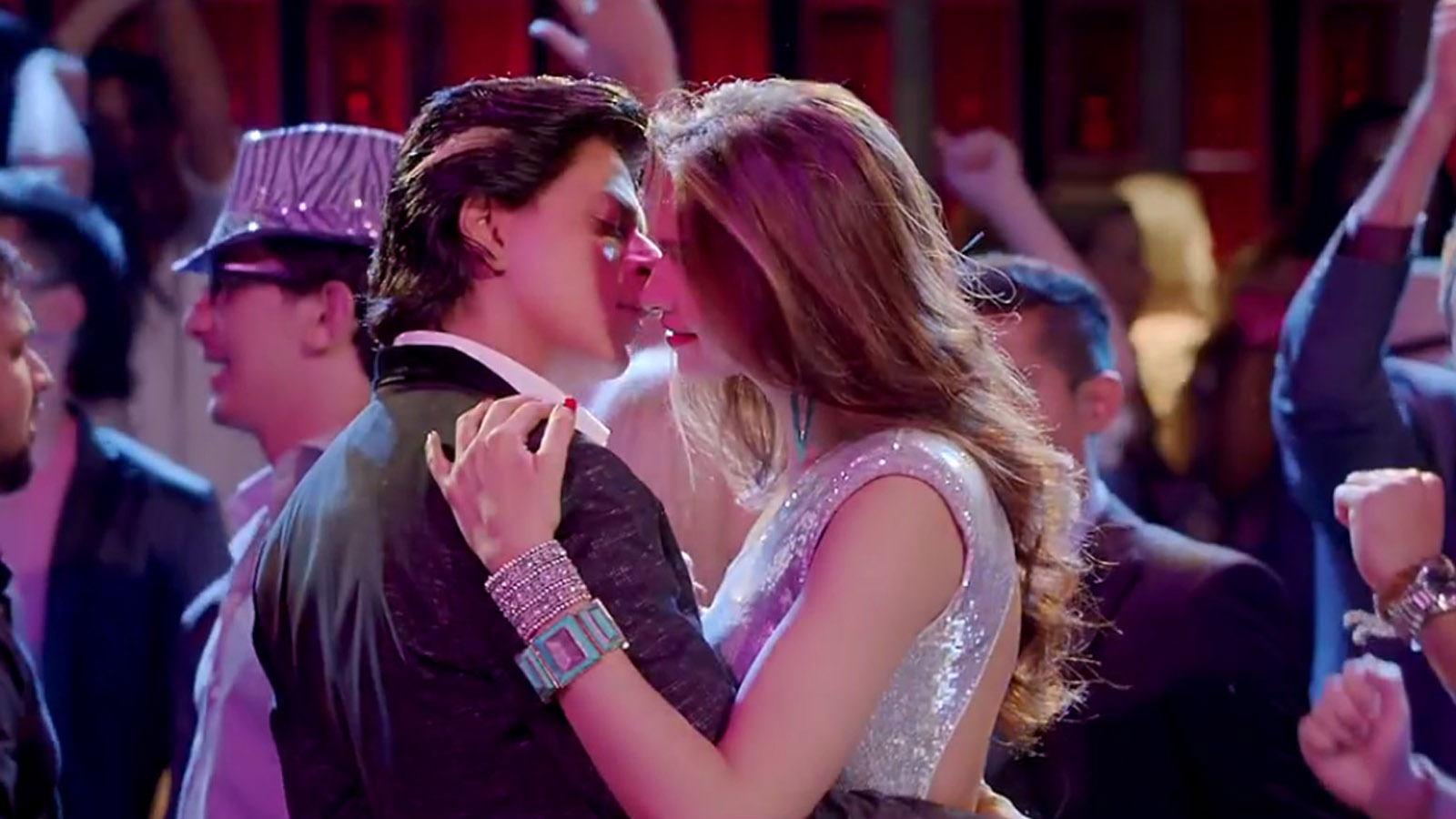 Happy New Year Srk Deepika - HD Wallpaper 