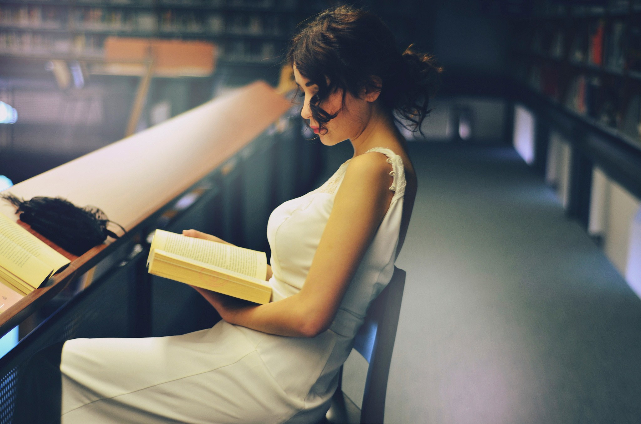 Hd Wallpaper Of Girls With Books - HD Wallpaper 