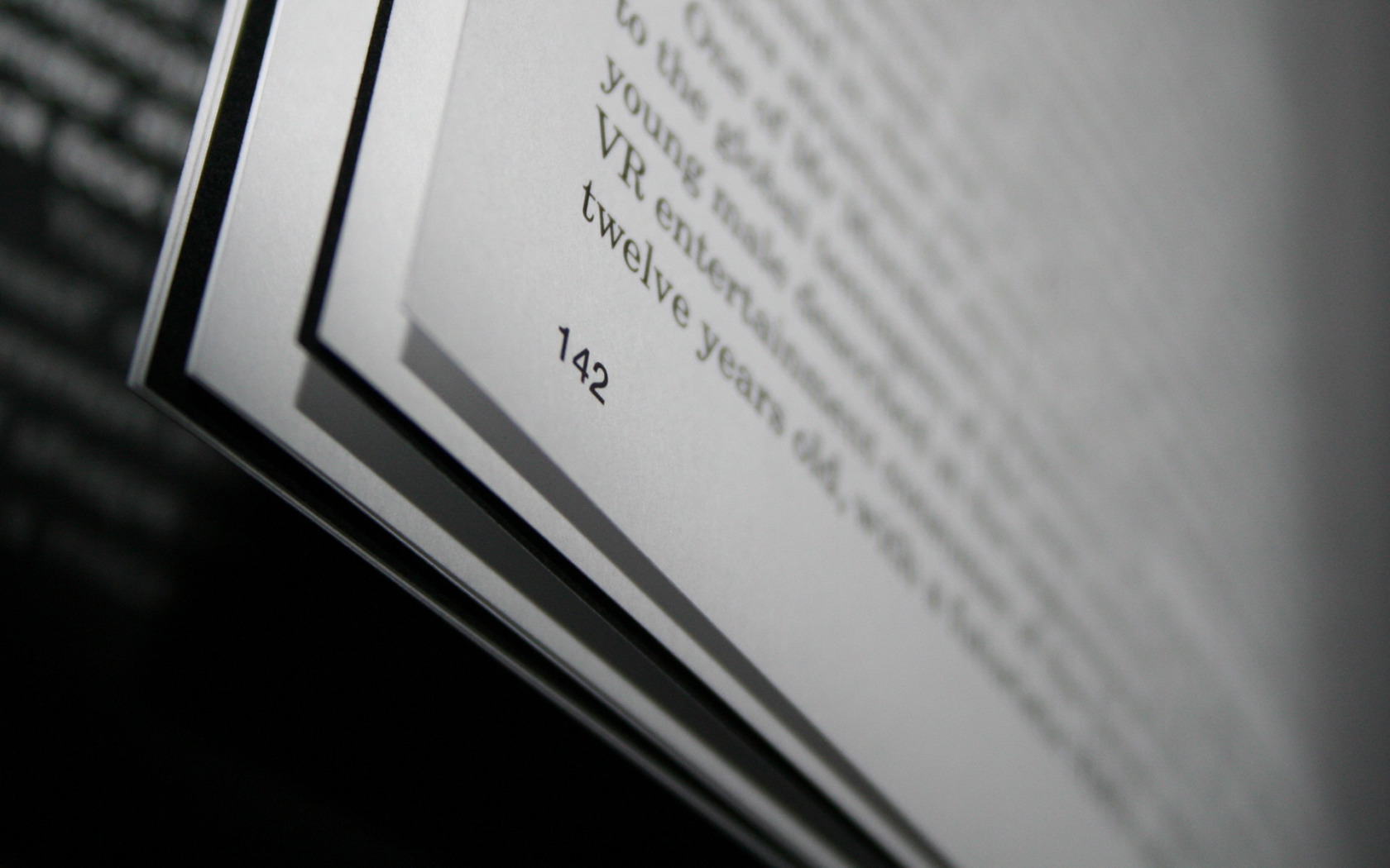 Wallpaper - Black And White Books Wallpaper Hd For Desktop - HD Wallpaper 