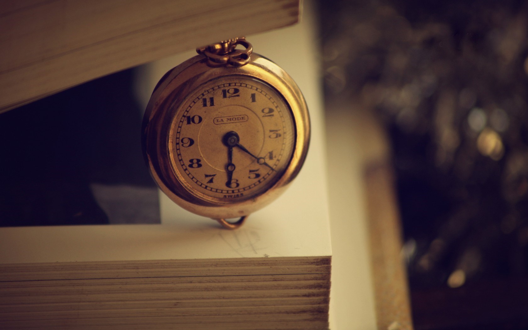 Book Clock - HD Wallpaper 