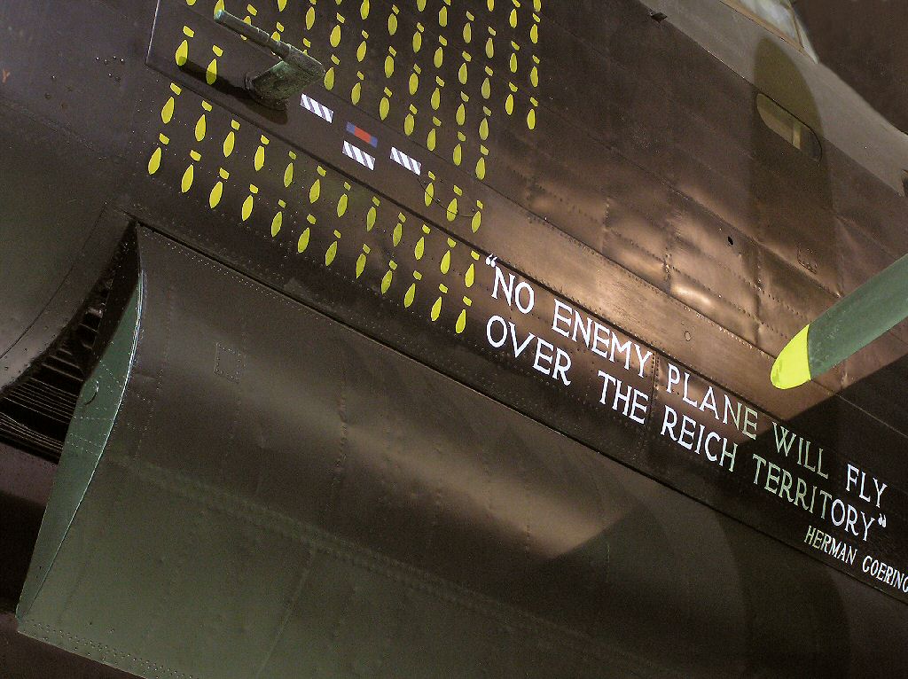 Ww2 Avro Lancaster Long Range Raf Bomber Command Heavy - Raf Long Range Bomber - HD Wallpaper 