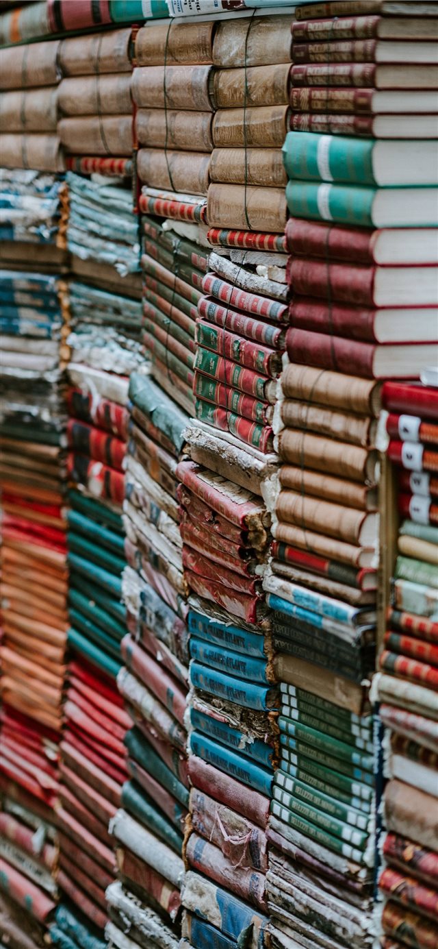Piles Of Old Worn Books Iphone X Wallpaper - Iphone 11 Wallpaper Books - HD Wallpaper 